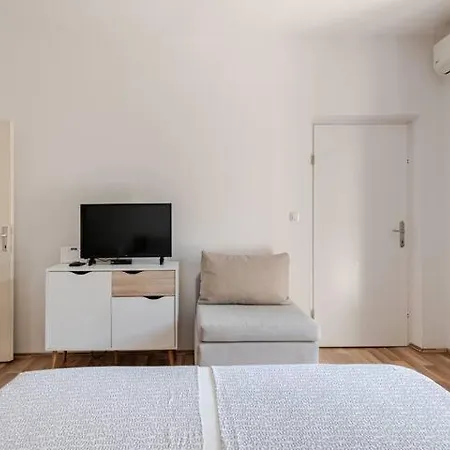 Andela Makarska