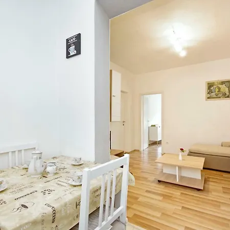 Andela Apartment *